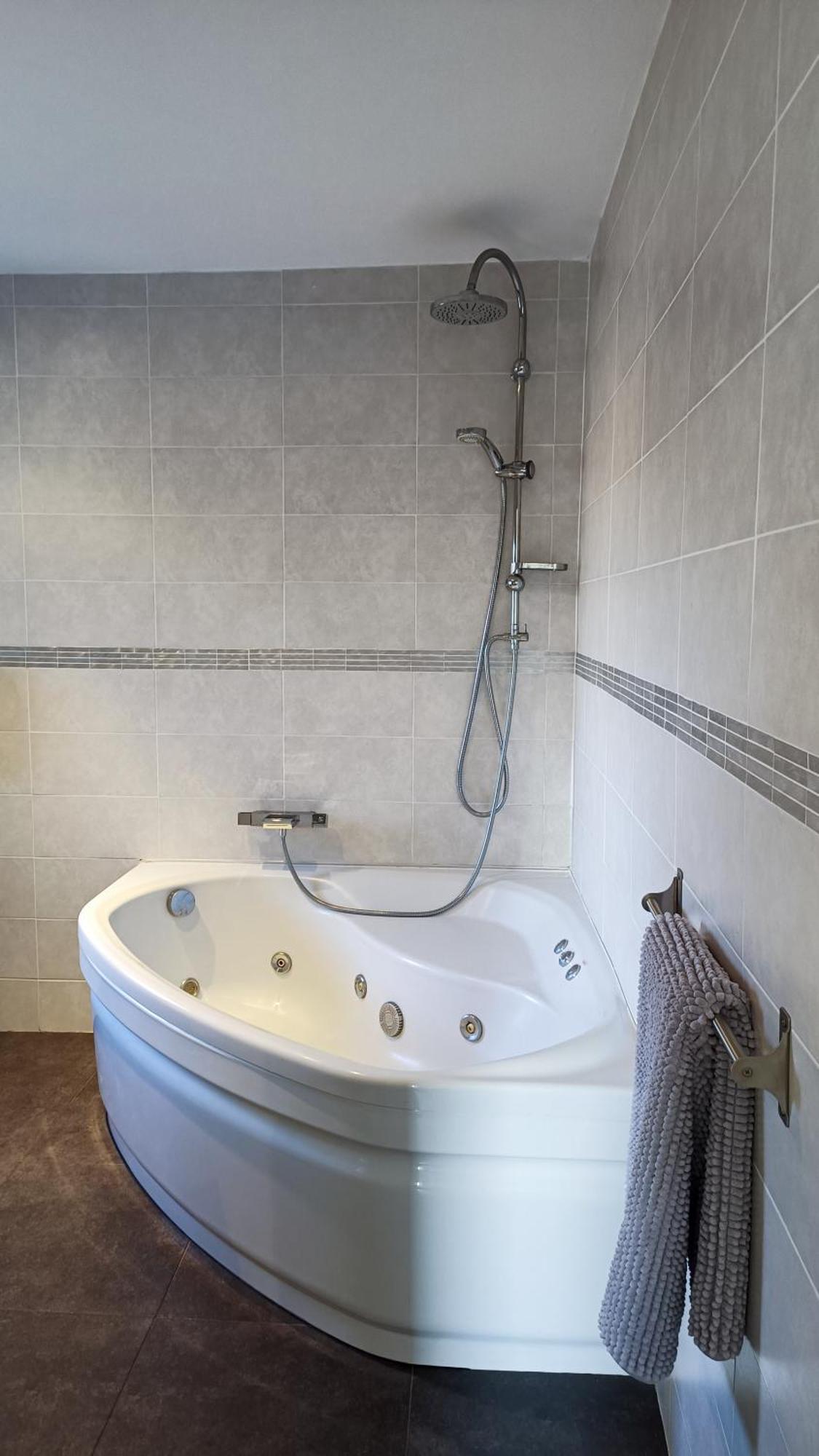 U Casone, B&W Modern Apartment, Spa, Wifi, Air-Conditioning, Free Parking, Decreasing Prices Aghione Exteriér fotografie